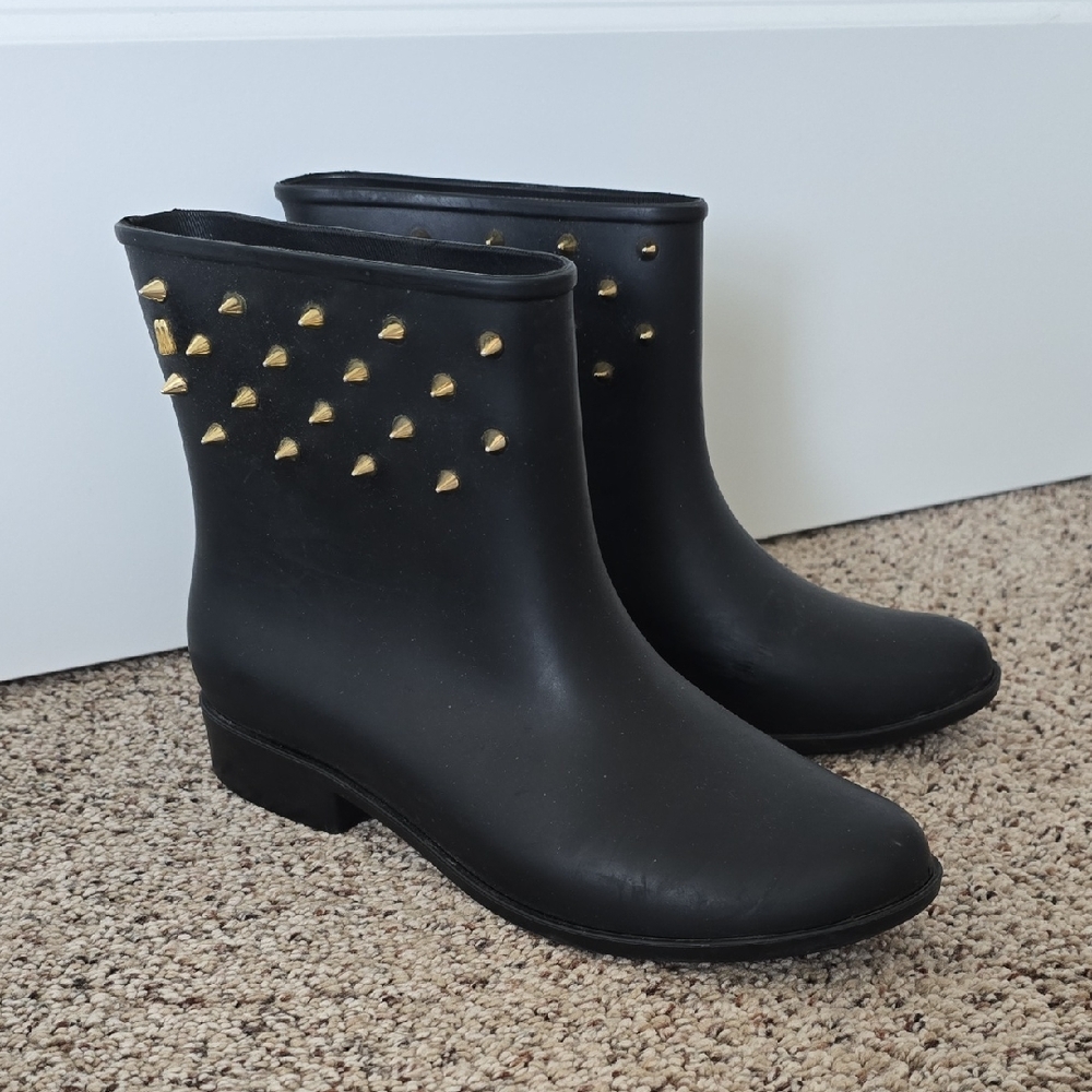 Melissa sz 7 Black Boots With Gold Pointed Studs